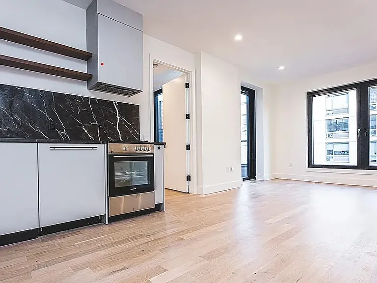 260 Gold St #1008 — Photo 1