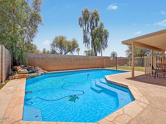 2nd image of 10405 W PRIMROSE Drive