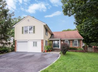 230 Walnut Rd, Glen Cove, NY 11542