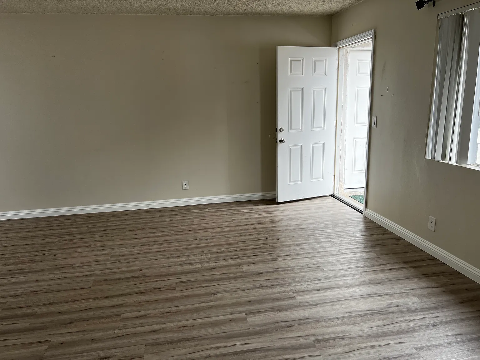 2 bed, 920 sqft, $2,800 — Photo 1