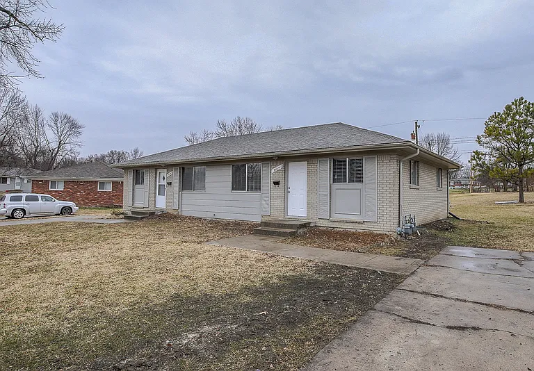 514 NE Corder St #B — Photo 33