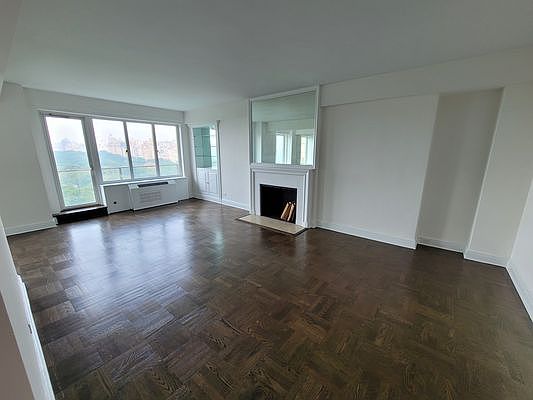1st image of 40 Central Park S APT 16B