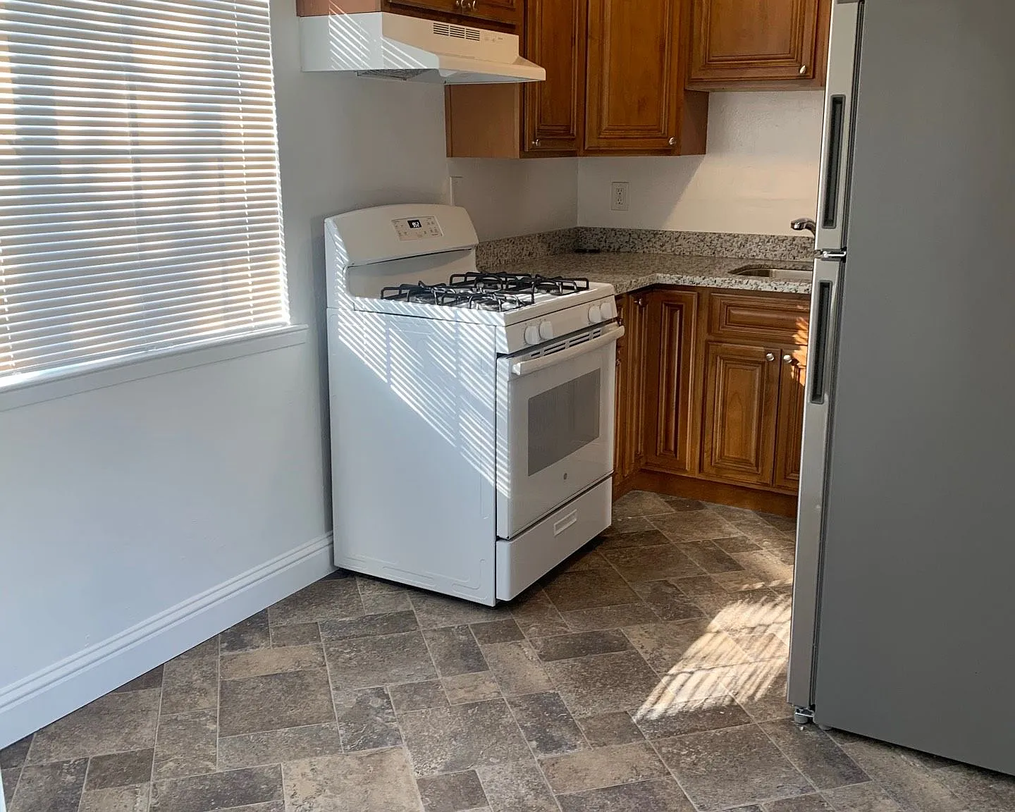 1 bed, 565 sqft, $2,300 — Photo 3