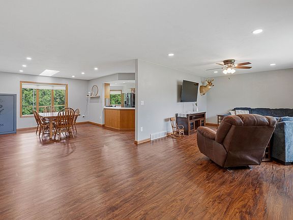 2nd image of 1041 Willow St
