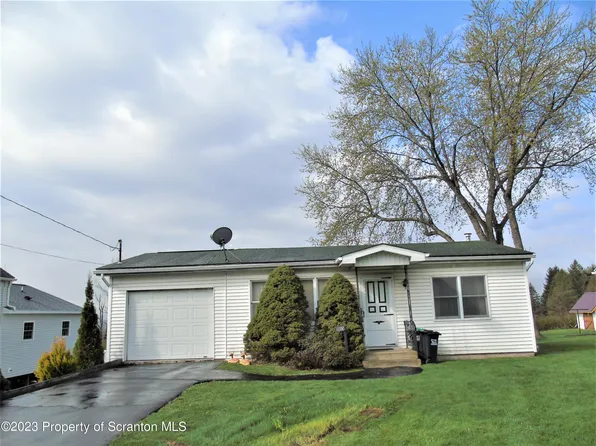 1015 State Route 307, Moscow, PA 18444