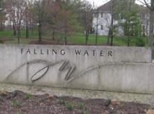 7 Arcadia Ct, Burr Ridge, IL 60527