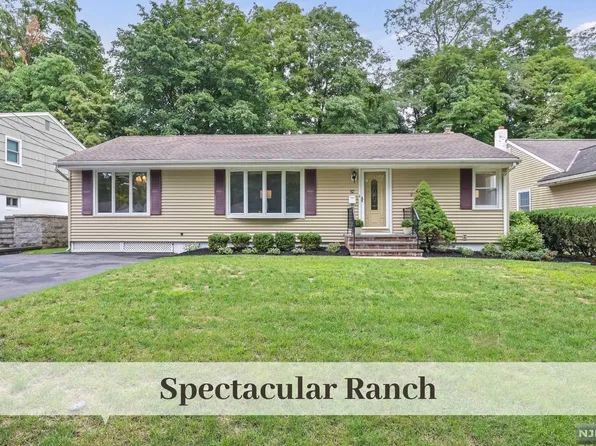 34 Sioux Ave, Oakland, NJ 07436