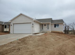752 S Hedgewood St, Andover, KS 67002