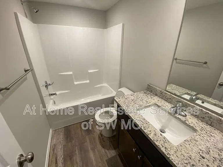 632 S Southgate St — Photo 10
