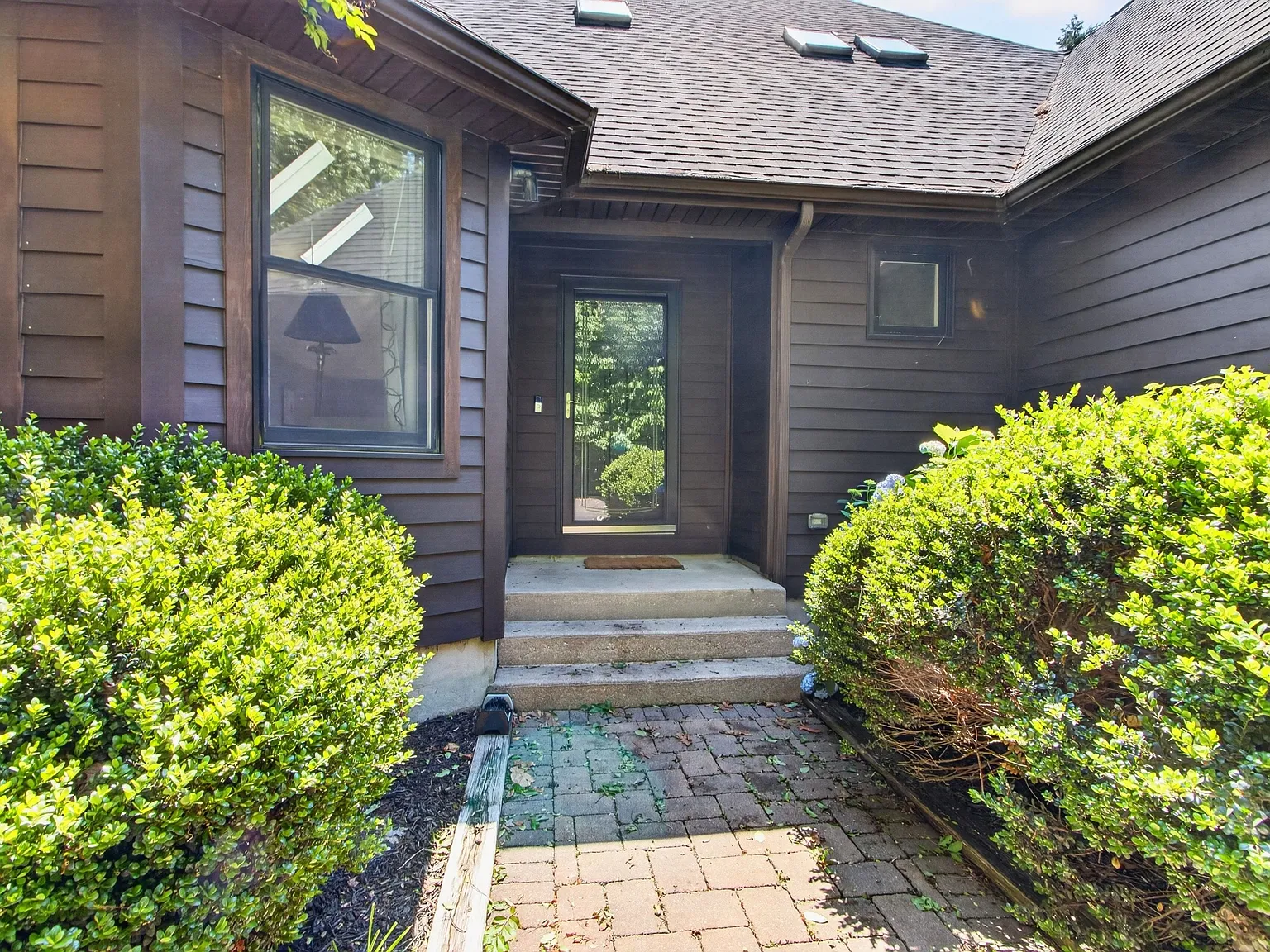4 bed, 3.5 bath, 2448 sqft, $4,200 — Photo 3