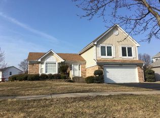 1060 Woodlake Dr, Carol Stream, IL