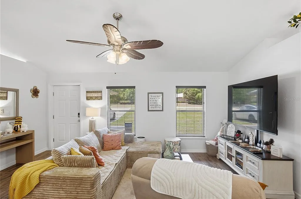 3 bed, 2.0 bath, 1325 sqft, $3,500 — Photo 4