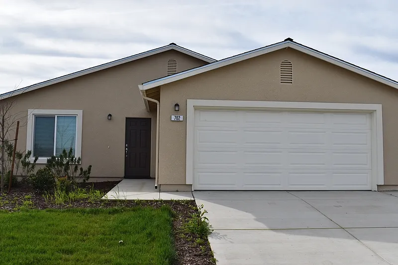 702 Dean Ct photo 1