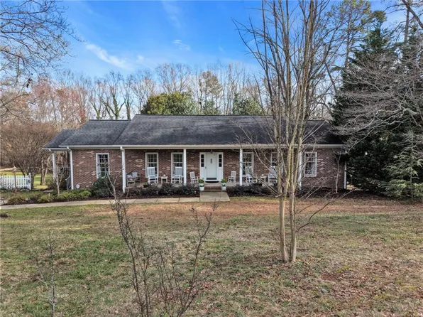 639 Sulphur Springs Rd, Greenville, SC 29617