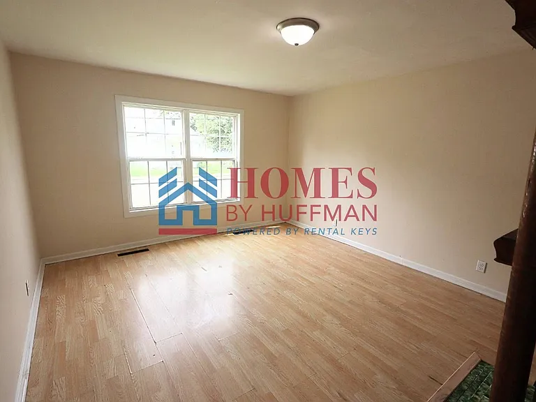 1319 Uhlhorn St — Photo 6