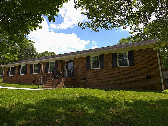 3rd image of 123 Greenway Dr