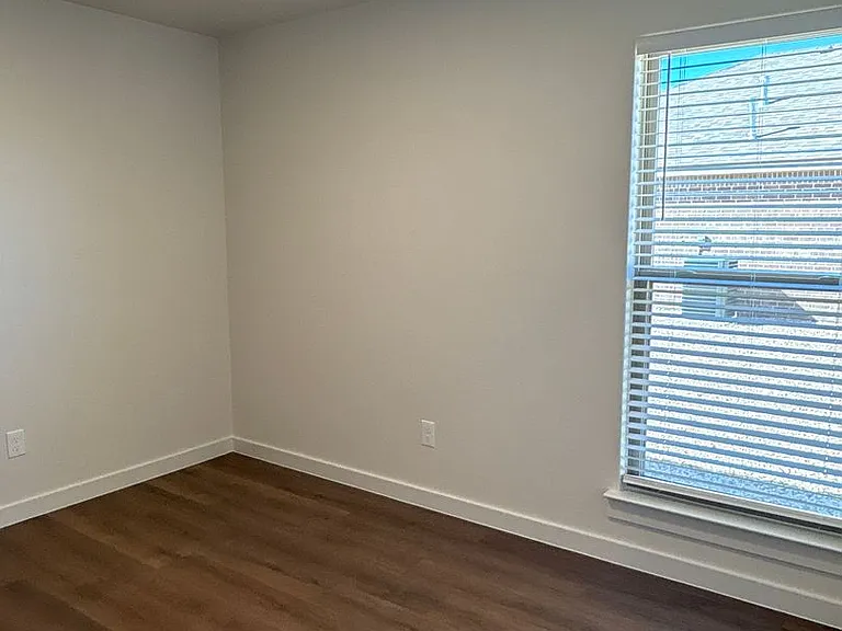 2147 Langford Ave — Photo 5