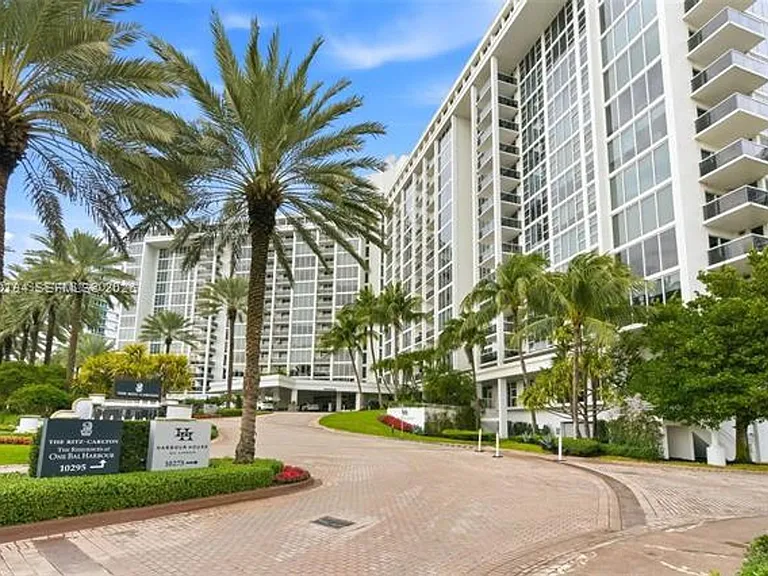 10275 Collins Avenue Cu #718 — Photo 34
