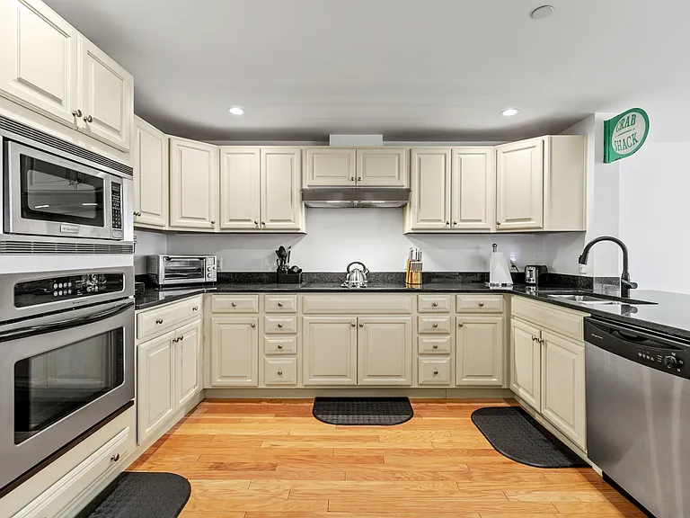 1 E Grand Ave #208 — Photo 5