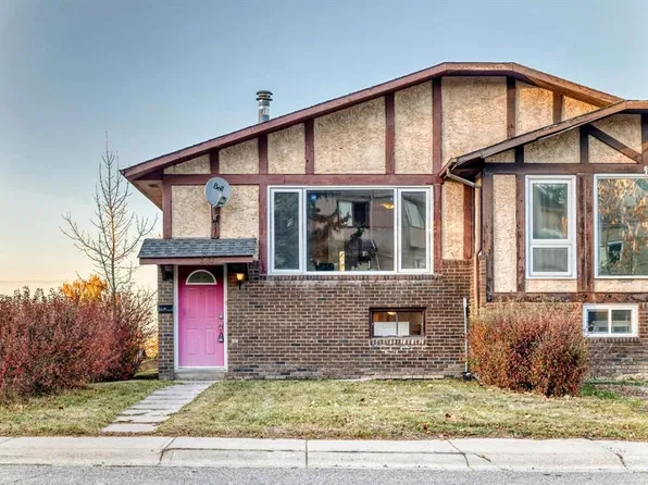 260 S Berwick Dr NW, Calgary, AB T3K 1P5