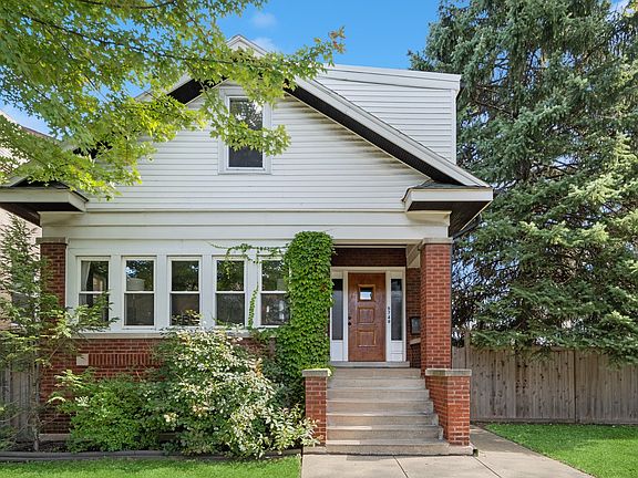 2nd image of 5749 N Maplewood Ave