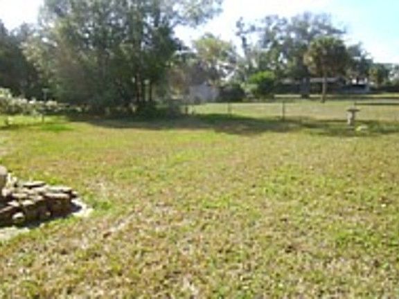 3rd image of 642 Daytona Ave