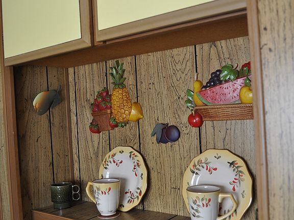 More shelves/cabinets/pantry