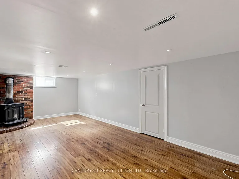 25 Kenwood Cres — Photo 32