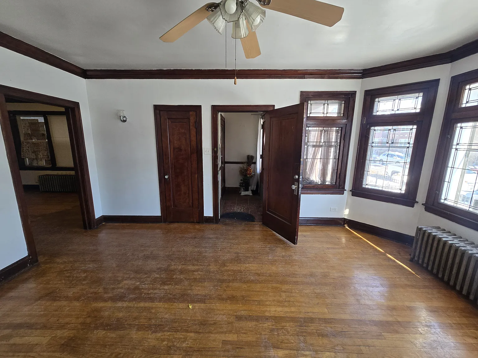 3 bed, 1000 sqft, $1,500 — Photo 2
