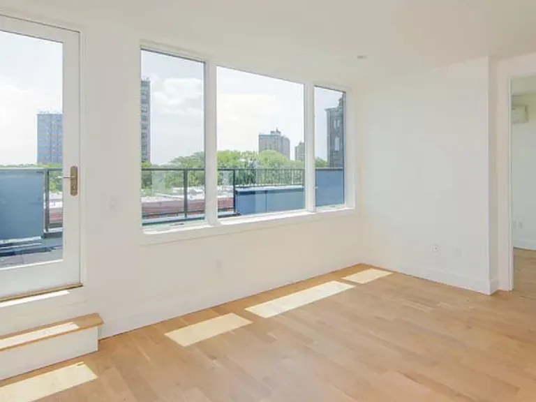 829 Willoughby Ave #4F — Photo 1
