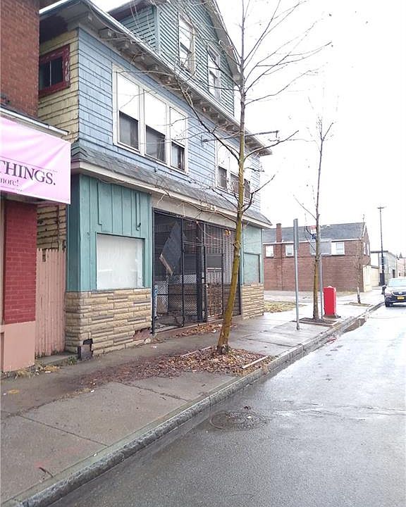 2nd image of 2075 S Park Ave