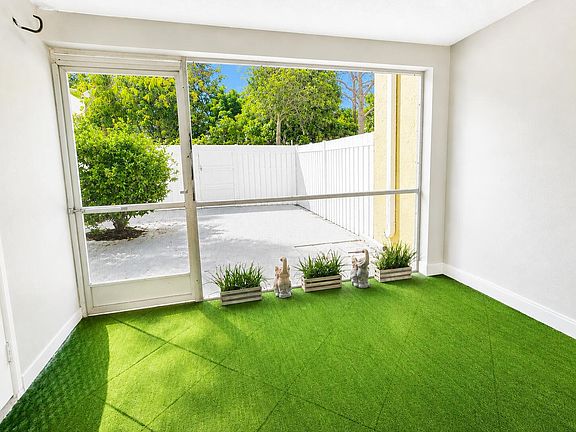 5th image of 222 Foxtail Drive #E