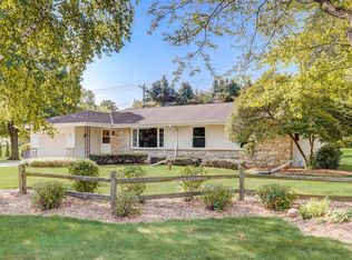 N64W15295 Sunny Dale Dr, Menomonee Falls, WI
