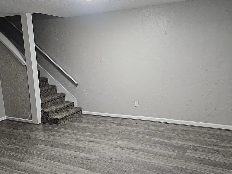 Rosewood Dr — Photo 12