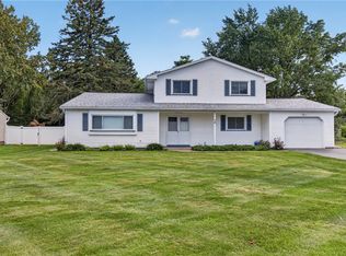 58 Anytrell Dr, Webster, NY 14580
