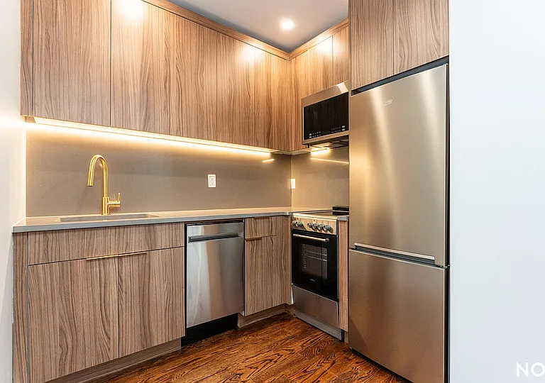 31-61 Vernon Blvd #2P — Photo 3