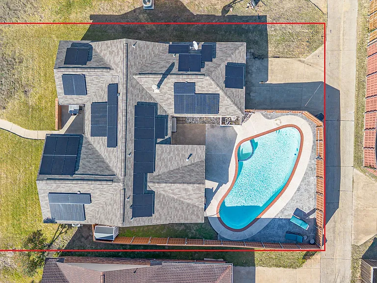913 Sandhurst Dr — Photo 34