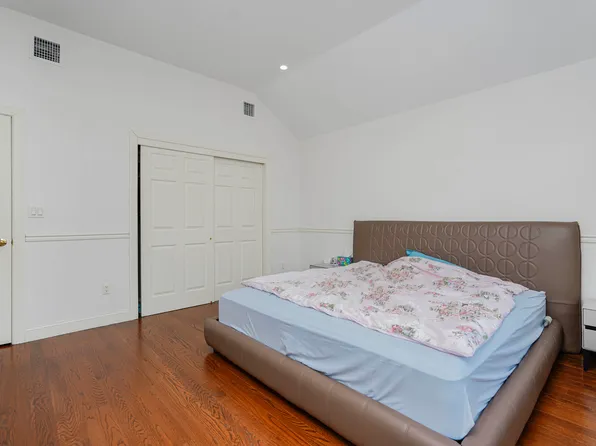 151a Waterbury Avenue image 9 of 33