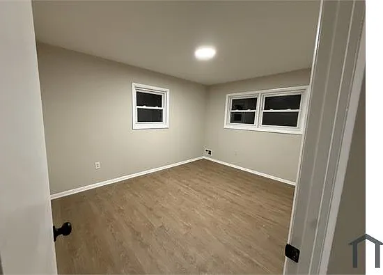 122 Wesley Ave — Photo 7