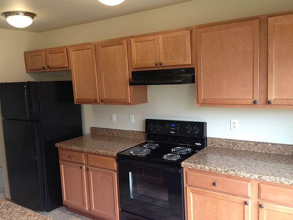 5th image of 10015 Tahoma Ct SE
