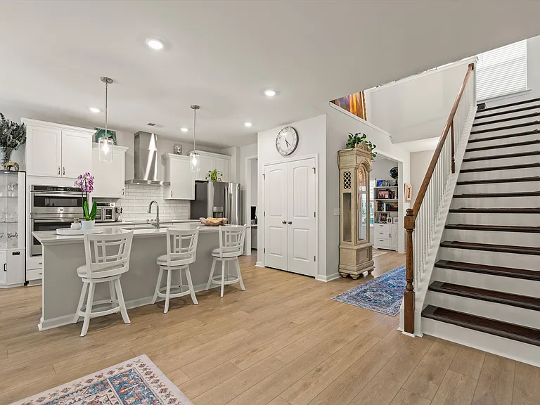 106 Baneberry Ln — Photo 5