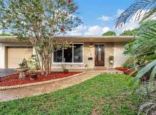 411 SW 71st Ter, Pembroke Pines, FL 33023