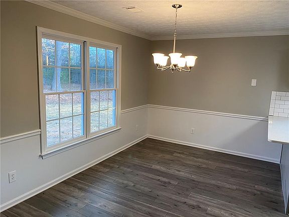 5th image of 2370 Huntington Dr