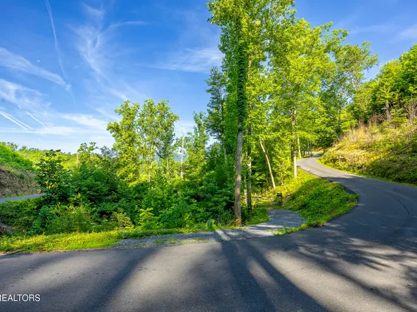 628 Loop Rd, Gatlinburg, TN 37738