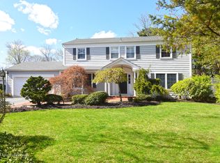 43 Homewood Pl, Manhasset, NY 11030