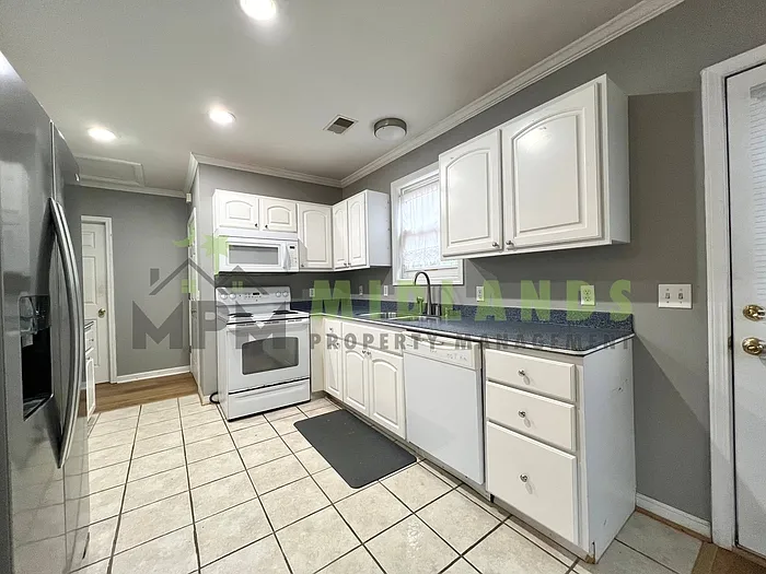 3425 Manor Ave — Photo 9