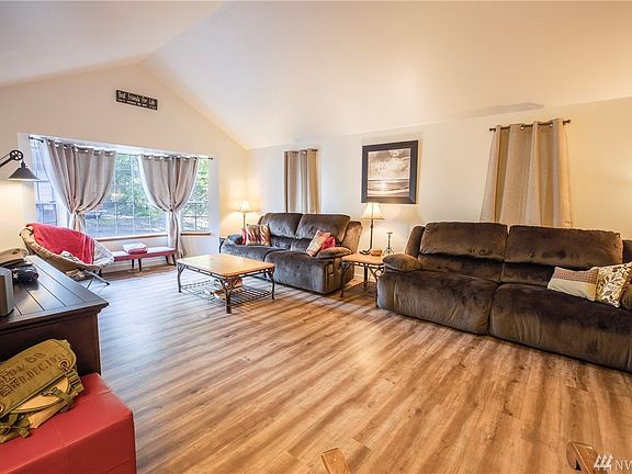 Front large living room, HUGE space 