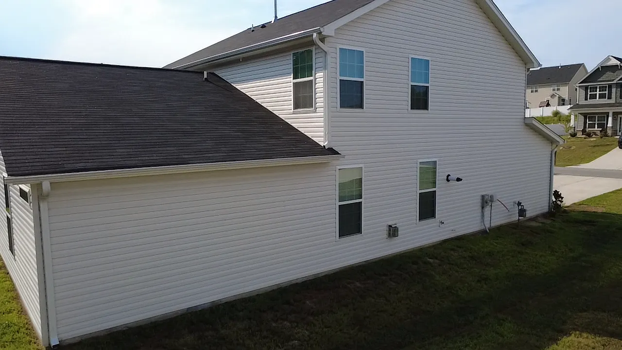 4 bed, 2.5 bath, 2582 sqft, $2,495 — Photo 4