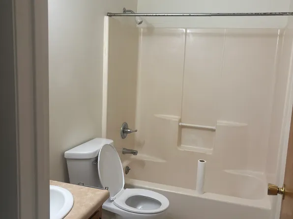 70544 County Road 388 APT 7, South Haven, MI 49090
