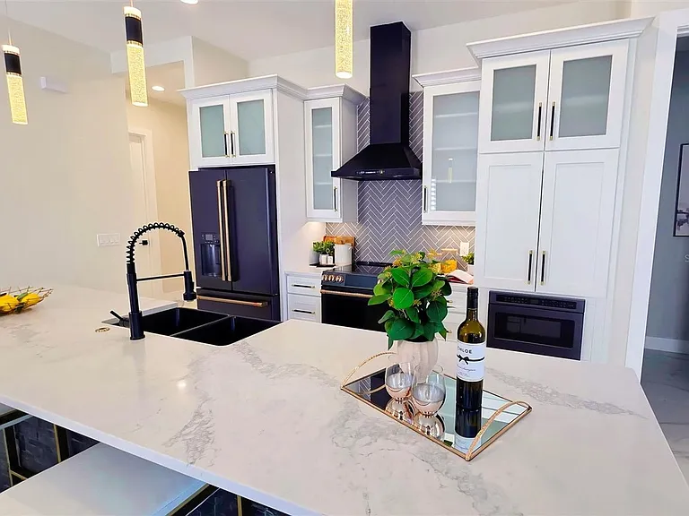 1156 Cocoanut Ave — Photo 13